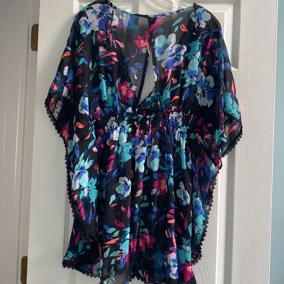 Bathing suit coverup - Picture 7 of 8